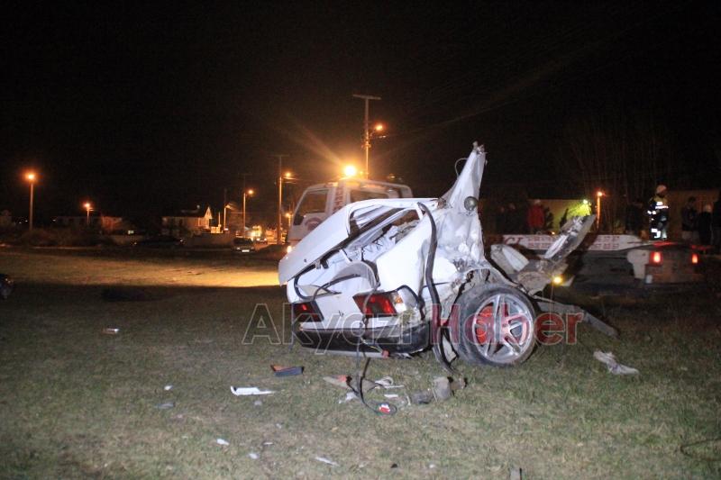 TRAFİK KAZASI OTOMOBİL 2 PARÇAYA AYRILDI