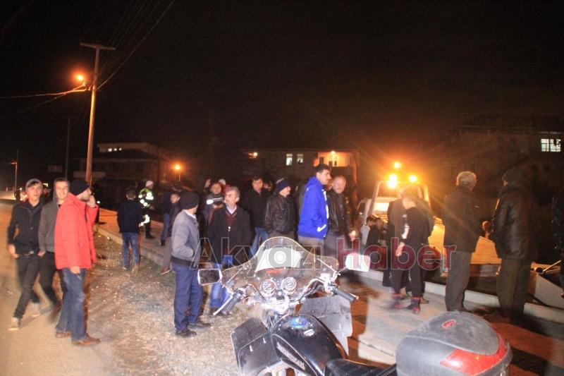 TRAFİK KAZASI OTOMOBİL 2 PARÇAYA AYRILDI