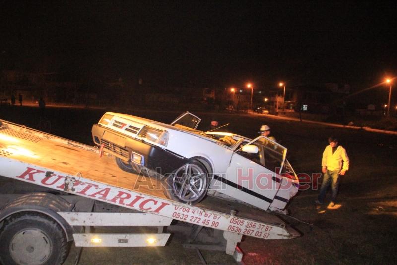 TRAFİK KAZASI OTOMOBİL 2 PARÇAYA AYRILDI