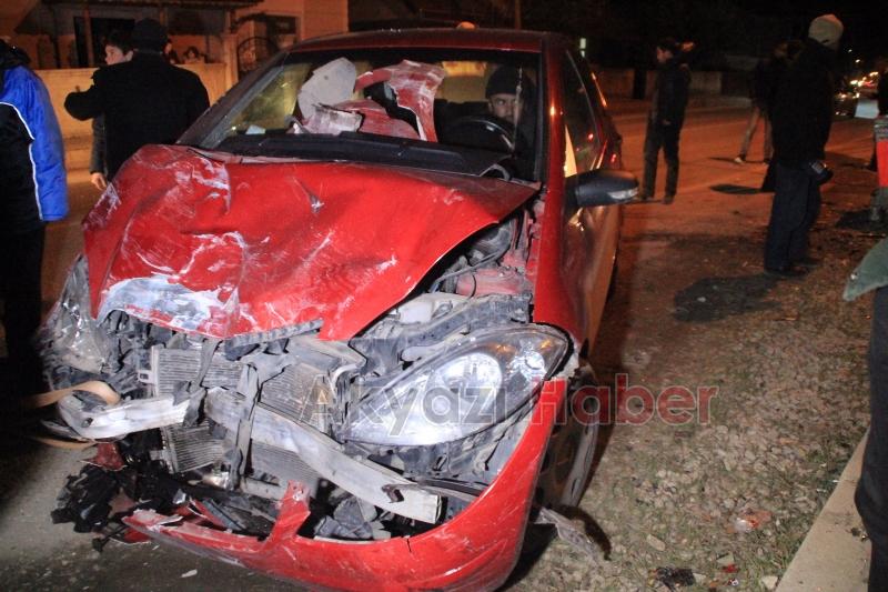 TRAFİK KAZASI OTOMOBİL 2 PARÇAYA AYRILDI