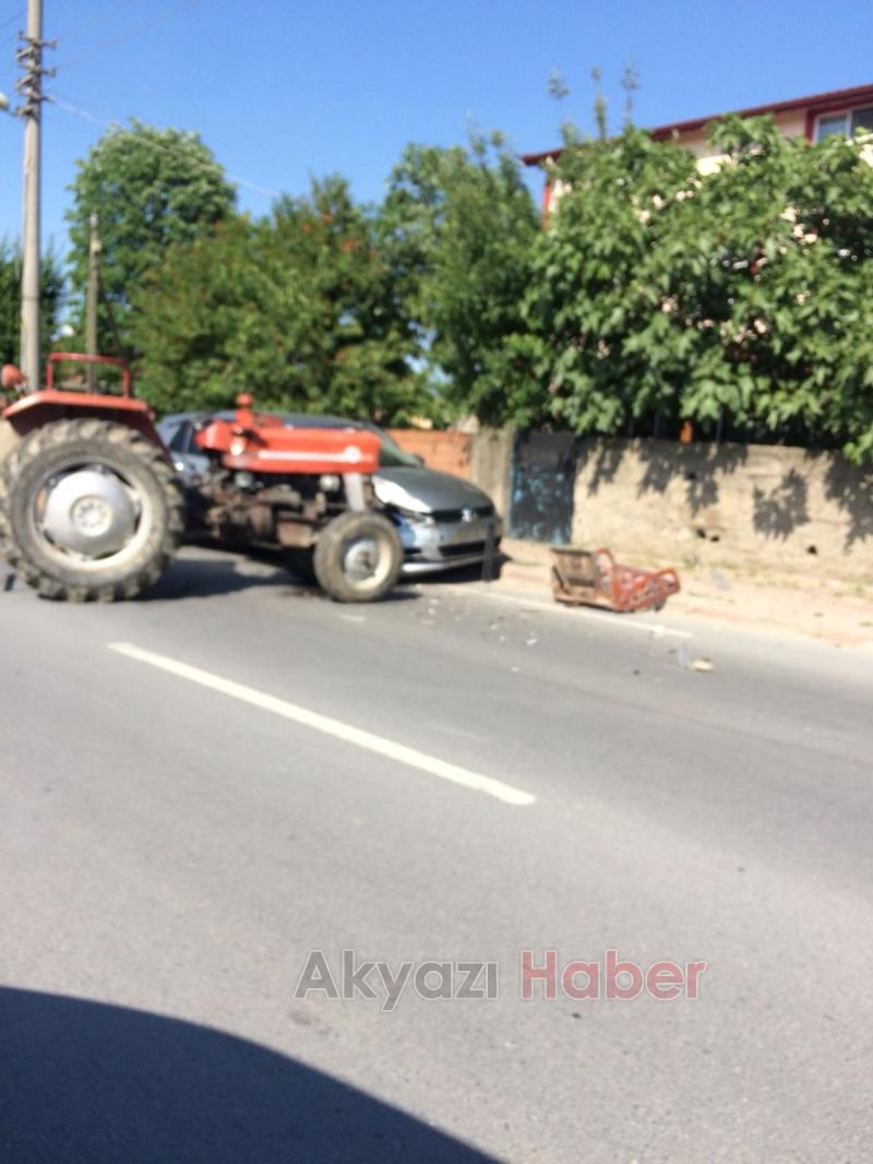 Traktör ile Otomobil Çarpıştı