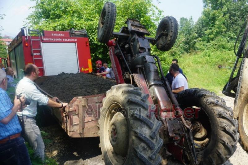 Traktör şaha kalktı sürücü sıkıştı