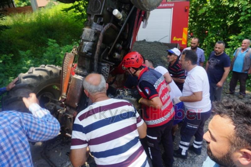 Traktör şaha kalktı sürücü sıkıştı