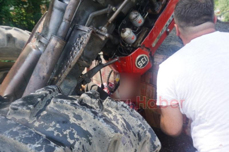 Traktör şaha kalktı sürücü sıkıştı