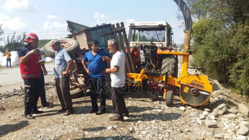 Traktör ve Otomobil Çarpıştı 1 Yaralı