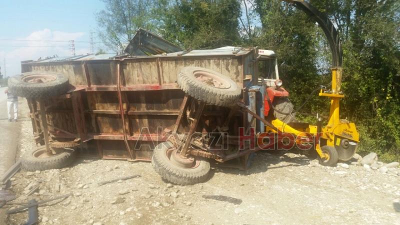 Traktör ve Otomobil Çarpıştı 1 Yaralı