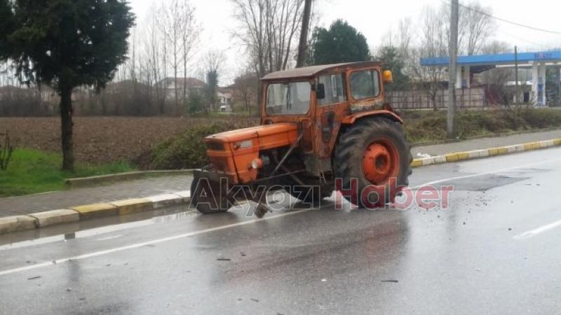 Traktörle otomobil çarpıştı 1 yaralı