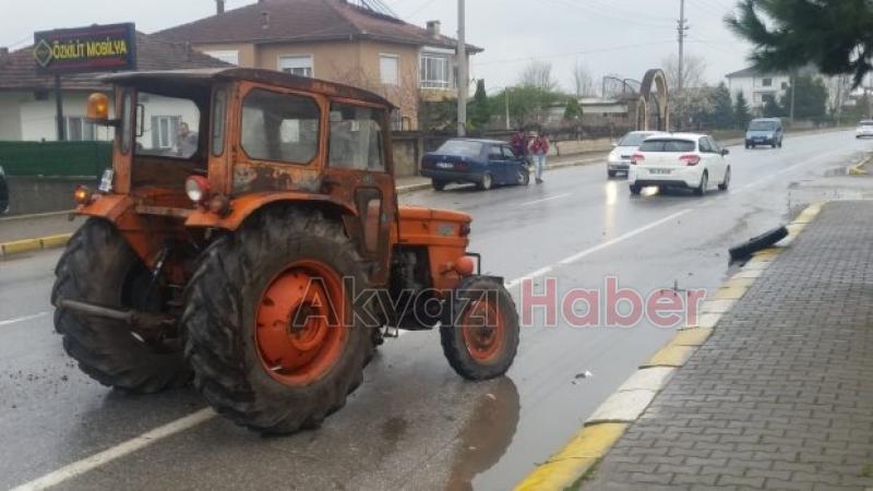 Traktörle otomobil çarpıştı 1 yaralı