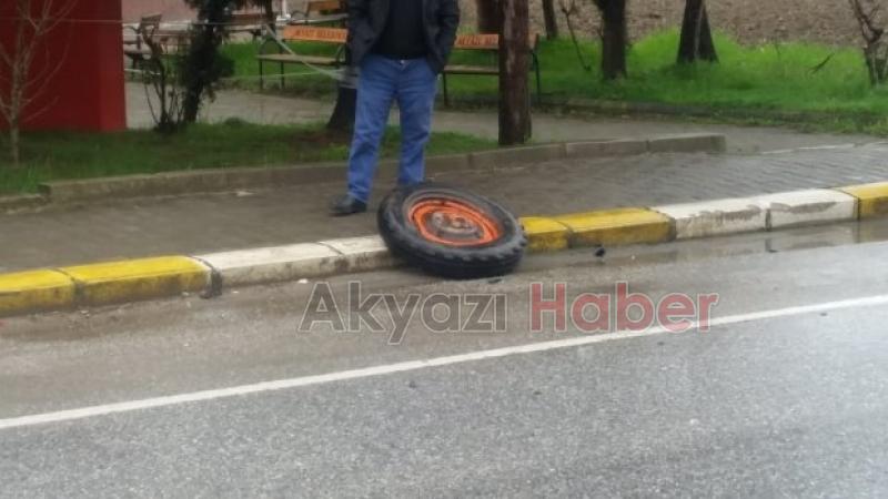 Traktörle otomobil çarpıştı 1 yaralı