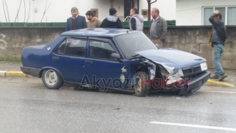 Traktörle otomobil çarpıştı 1 yaralı