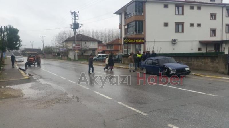 Traktörle otomobil çarpıştı 1 yaralı