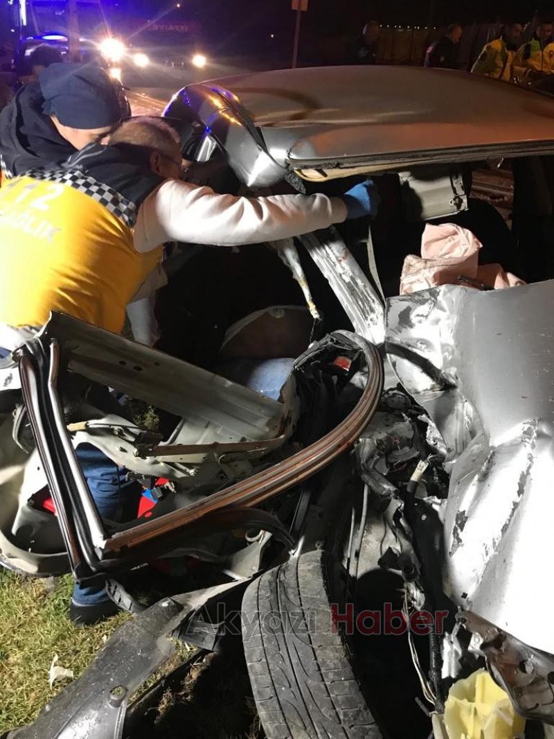 Tren otomobile çarptı:1 ölü, 2 yaralı