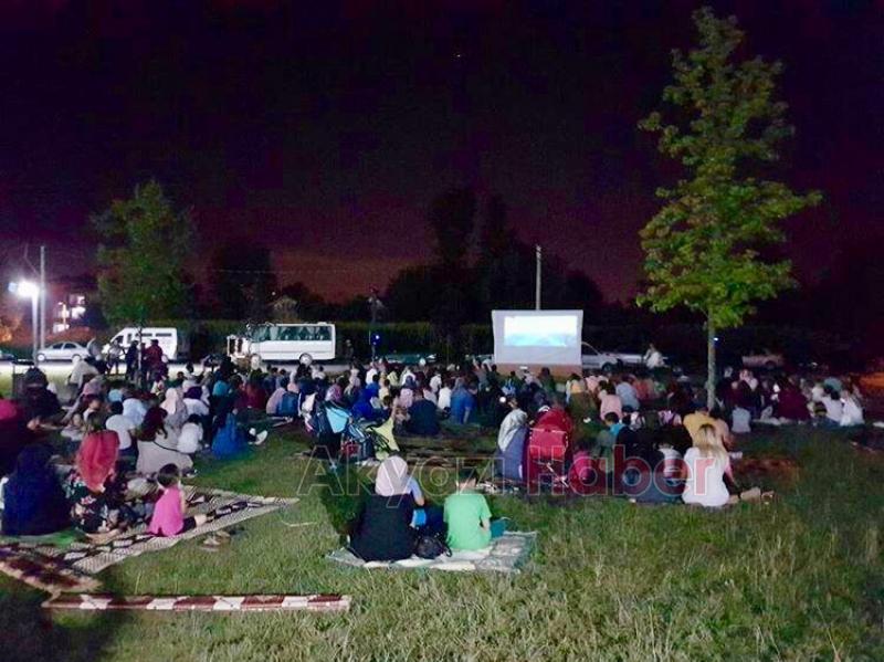 TÜGVA AÇIK HAVA YAZ SİNEMASI YOĞUN KATILIMLA DEVAM EDİYOR