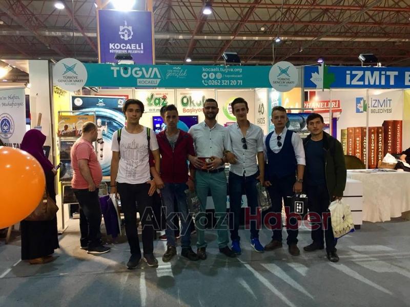 TÜGVA Akyazı Okursever Gençlerle Kitap Fuarında 