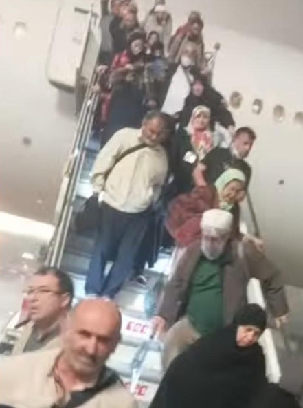 Tur şirketinin mağdur ettiği 177 Umreci Sakarya'ya getirildi