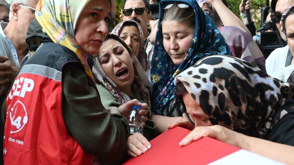 Türkiye 10 orman şehidini gözyaşları ile uğurladı