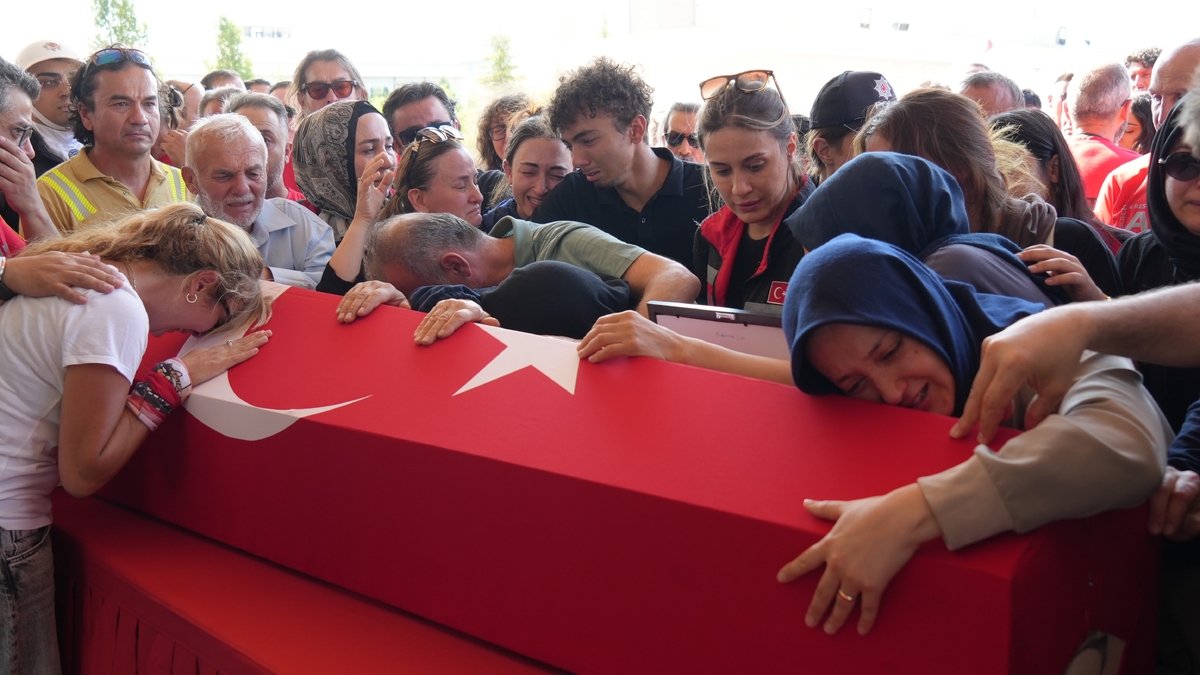 Türkiye 10 orman şehidini gözyaşları ile uğurladı