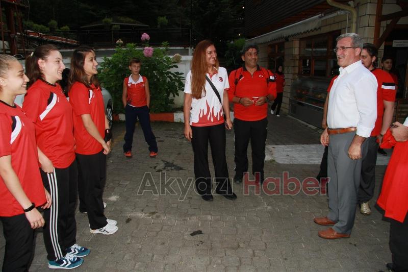 TÜRKİYE KARATE BAYAN MİLLİ TAKIMI AKYAZI’DA