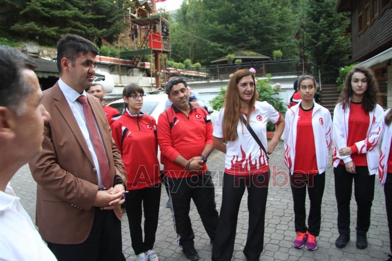 TÜRKİYE KARATE BAYAN MİLLİ TAKIMI AKYAZI’DA