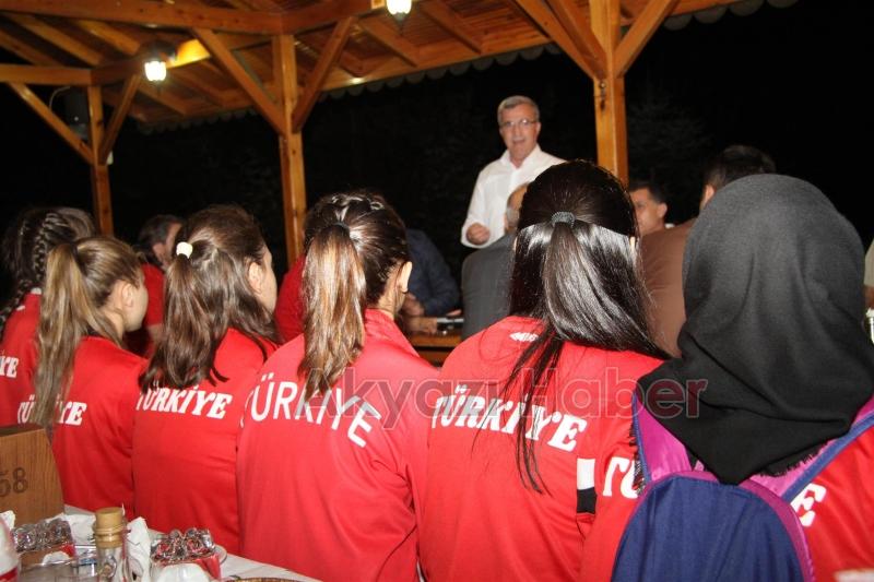 TÜRKİYE KARATE BAYAN MİLLİ TAKIMI AKYAZI’DA