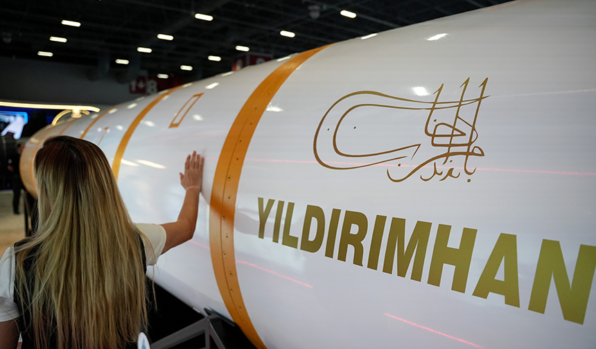 Türkiye'nin en büyük füzesi YILDIRIMHAN ilk kez sergilendi