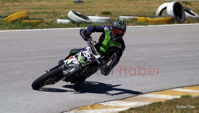 TÜRKİYE SÜPERMOTO ŞAMPİYONASINA ADAPAZARI İMZASI