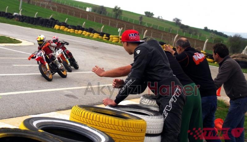 TÜRKİYE SÜPERMOTO ŞAMPİYONASINA ADAPAZARI İMZASI