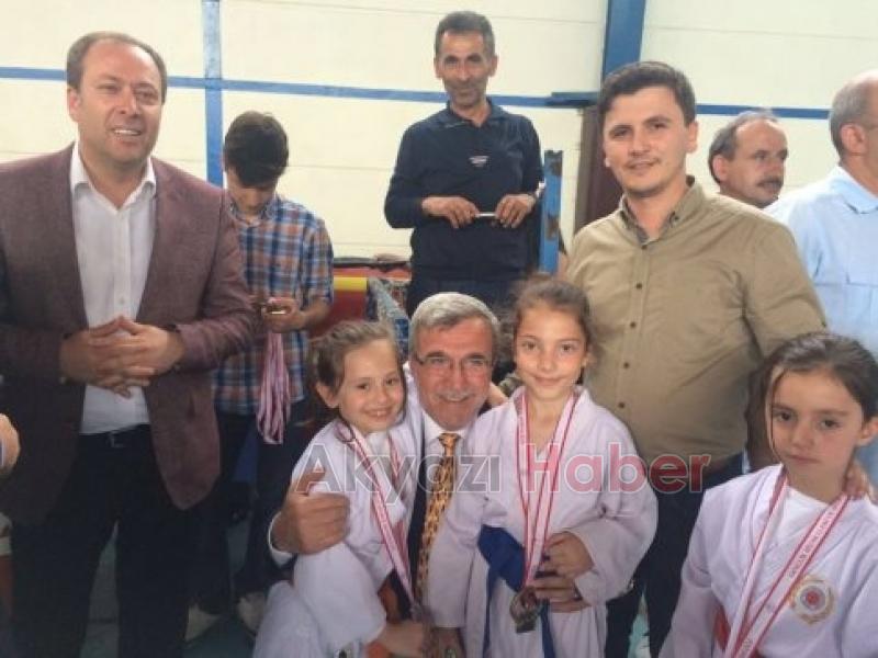 TURNUVADAN 9 ALTIN 5 GÜMÜŞ 8 BRONZ MADALYA KAZANDILAR