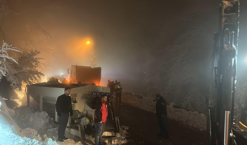 Tuzlama aracının haznesi yola düştü