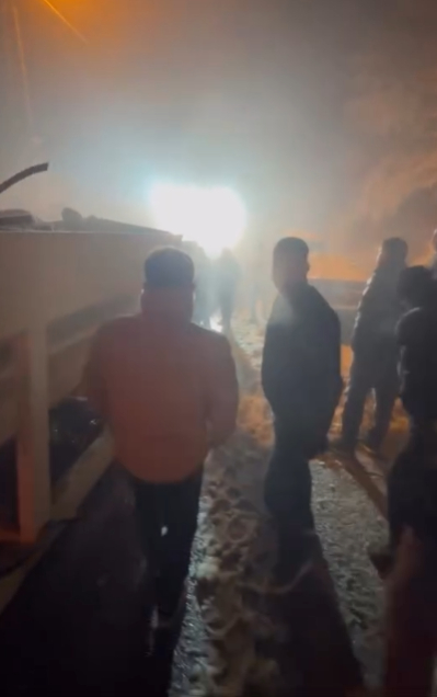 Tuzlama aracının haznesi yola düştü