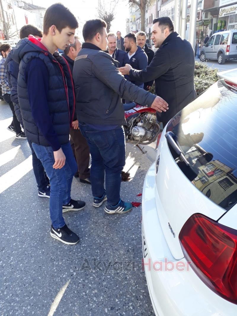 U Dönüşü Yapan Otomobil Motosikletle Çarpıştı