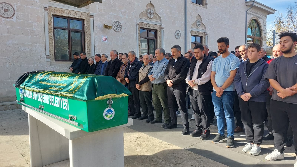 Uçuruma yuvarlanan araçta hayatını kaybeden kadın toprağa verildi