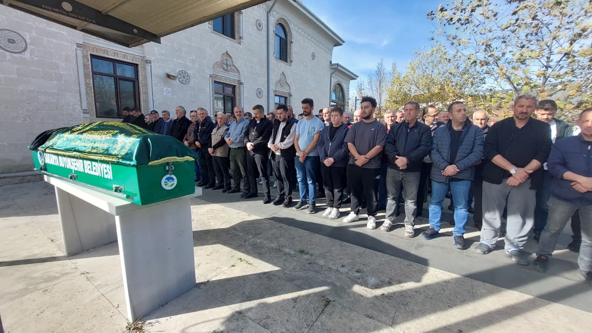 Uçuruma yuvarlanan araçta hayatını kaybeden kadın toprağa verildi