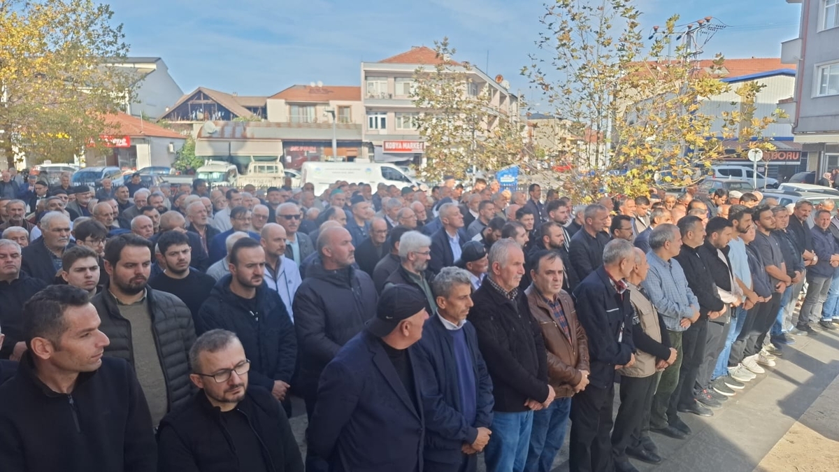 Uçuruma yuvarlanan araçta hayatını kaybeden kadın toprağa verildi