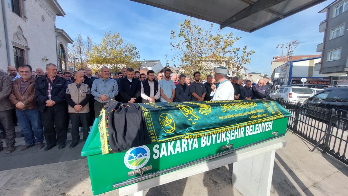 Uçuruma yuvarlanan araçta hayatını kaybeden kadın toprağa verildi