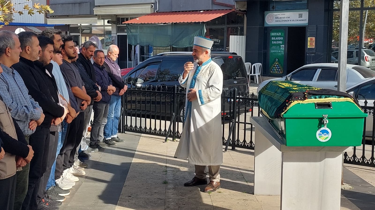 Uçuruma yuvarlanan araçta hayatını kaybeden kadın toprağa verildi