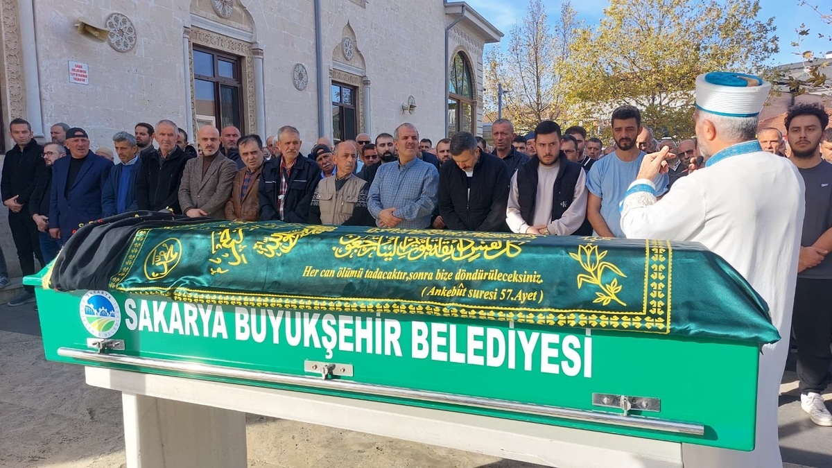 Uçuruma yuvarlanan araçta hayatını kaybeden kadın toprağa verildi