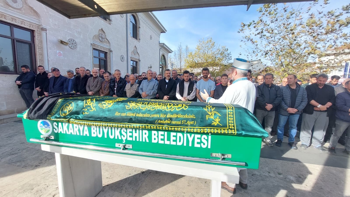 Uçuruma yuvarlanan araçta hayatını kaybeden kadın toprağa verildi