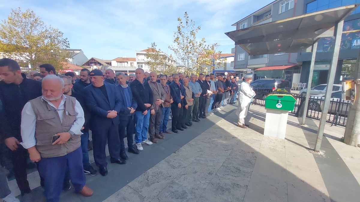 Uçuruma yuvarlanan araçta hayatını kaybeden kadın toprağa verildi