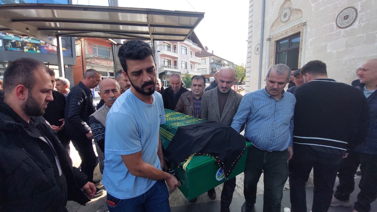 Uçuruma yuvarlanan araçta hayatını kaybeden kadın toprağa verildi