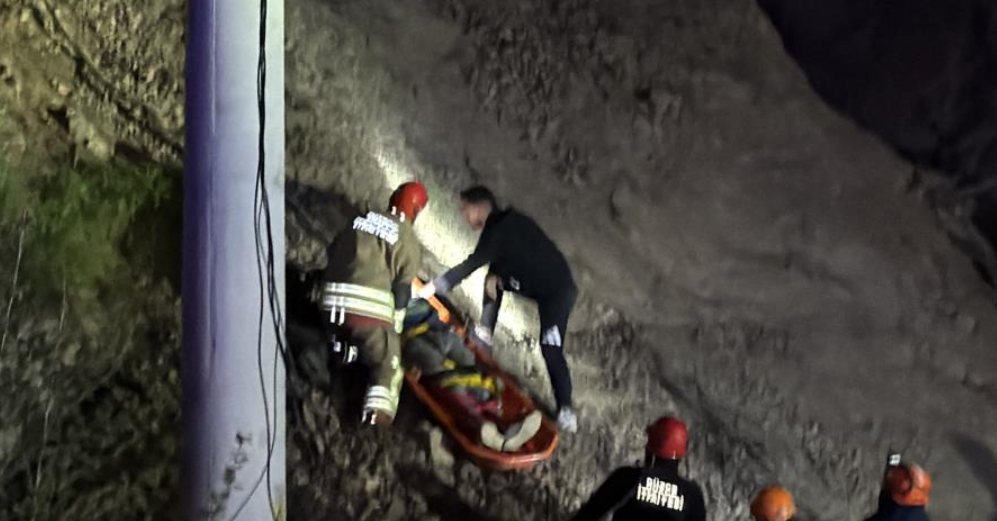 Uçurumda can pazarı: 3 kişi kurtarıldı