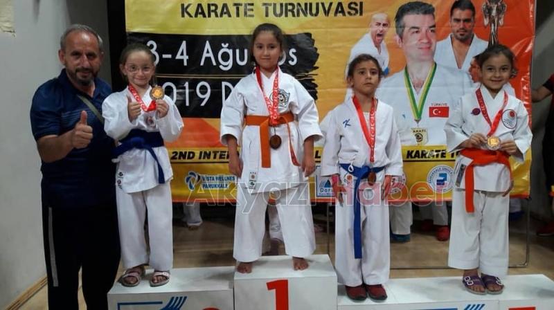 ULUSLARARASI TURNUVADA 7 MADALYA