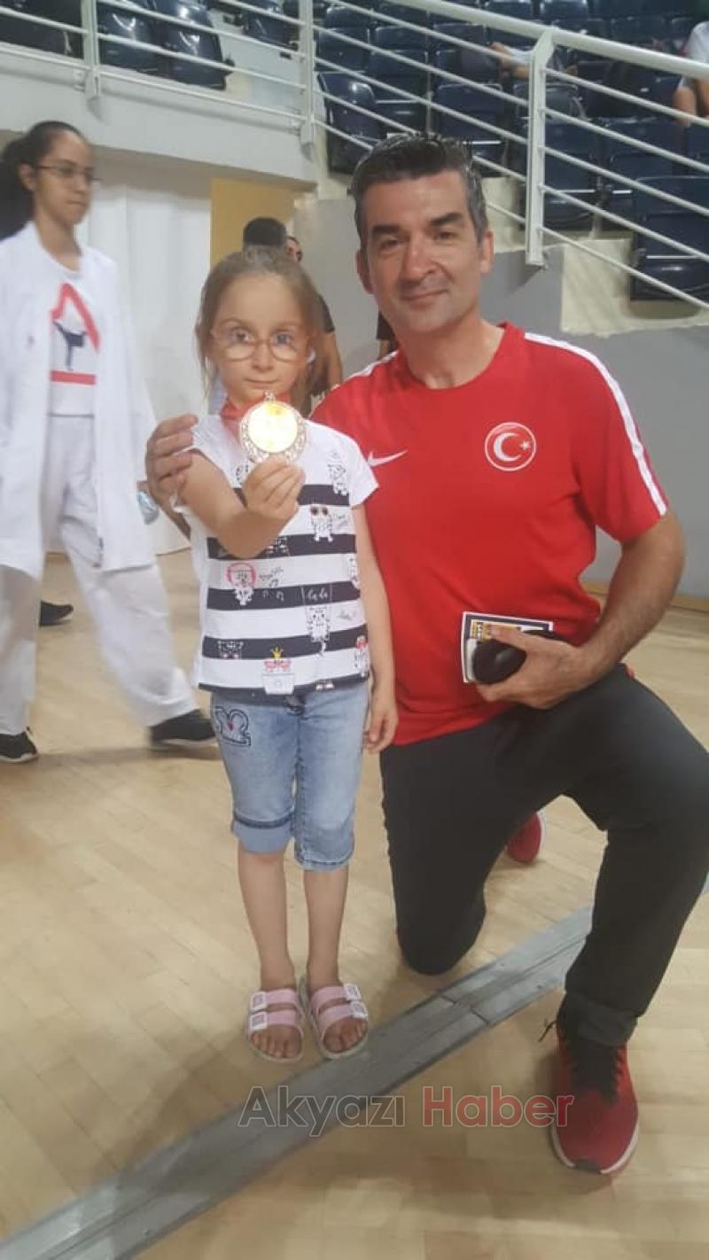 ULUSLARARASI TURNUVADA 7 MADALYA