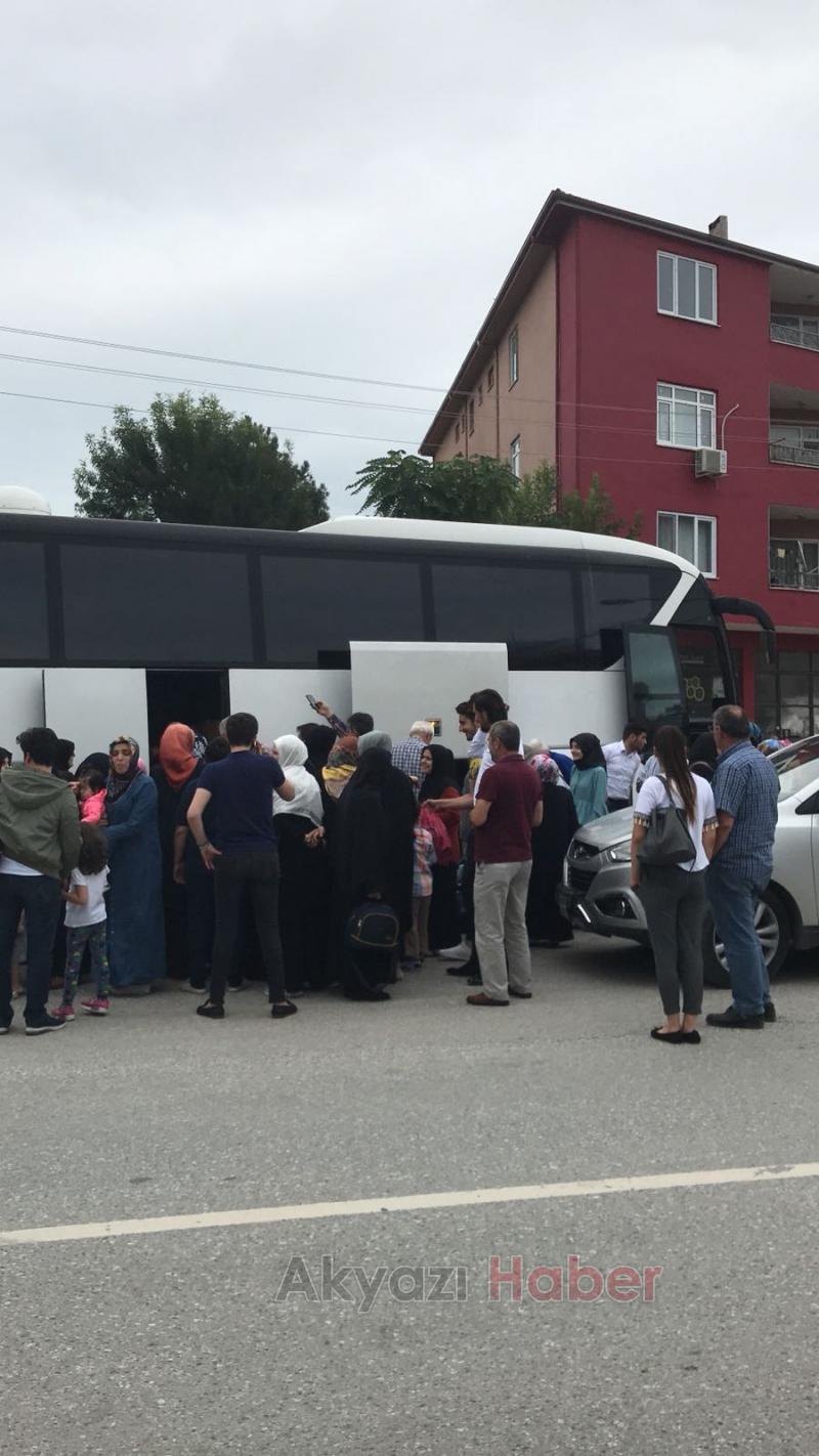 Umreciler Seçim için Erken Dönüş Yaptı