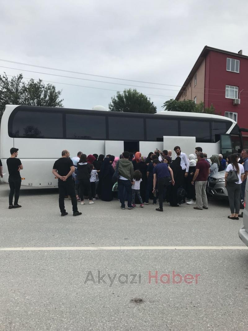 Umreciler Seçim için Erken Dönüş Yaptı