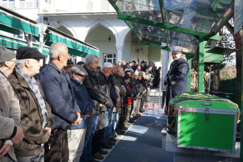 Akyazılı ünlü yönetmenin baba acısı