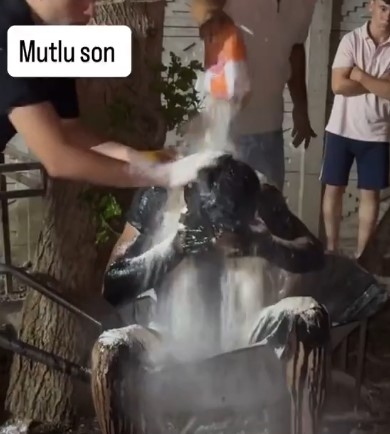 Ustalığa yükselen gencin başından aşağı motor yağı döktüler