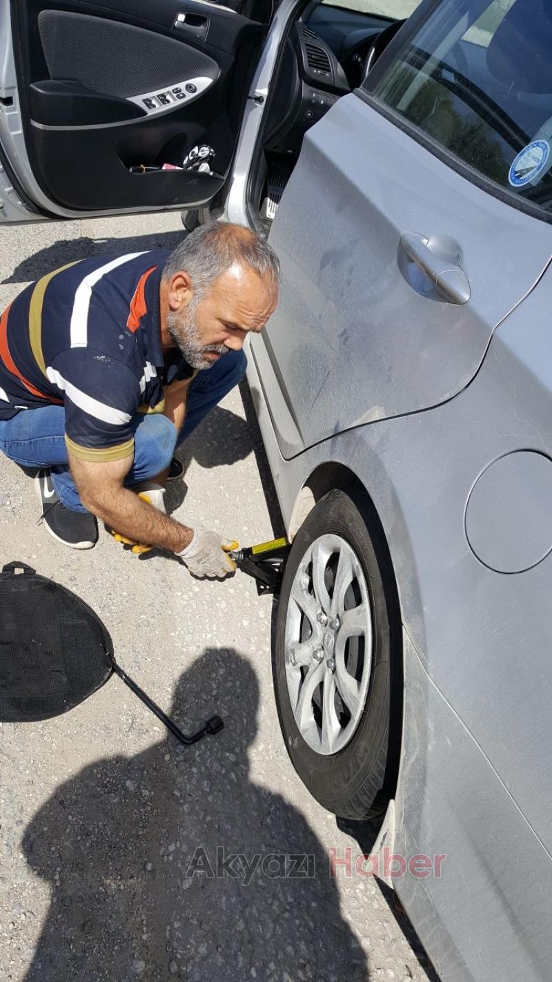 Üstten Gelişi Güzel Kesilmiş Tabela Otomobile Zarar Verdi