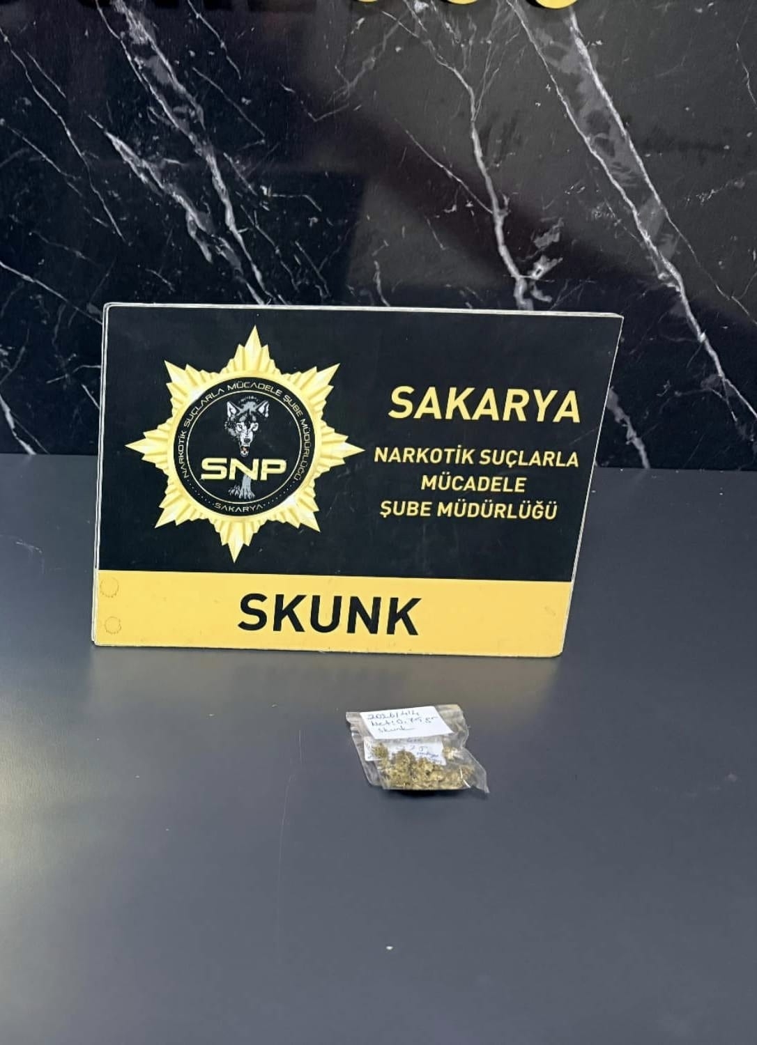 Uyuşturucu ve patlayıcı ele geçirildi