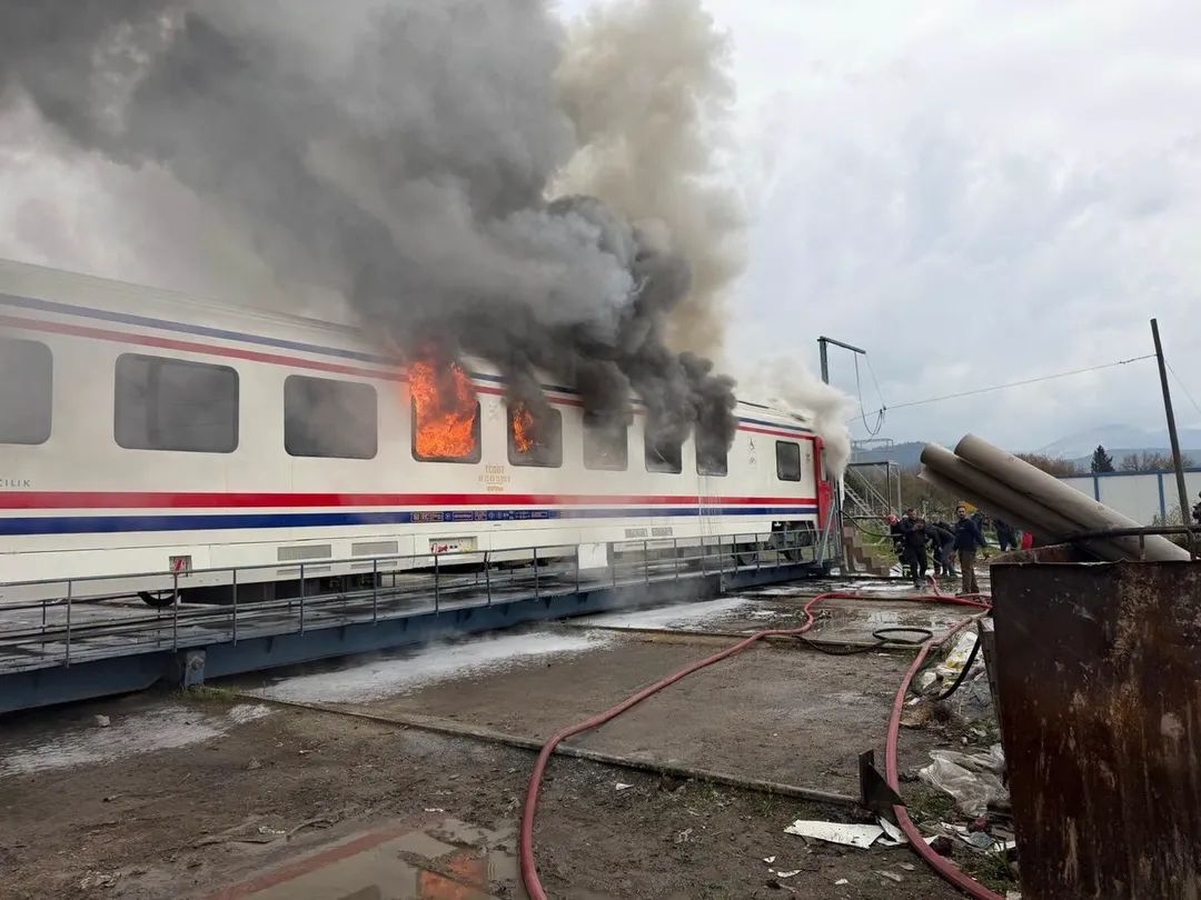 Vagon alevler içinde kaldı